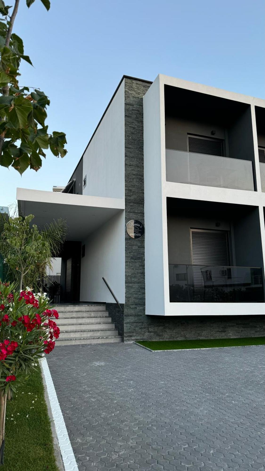 Kevin'S Aparthotel Vlore Bagian luar foto