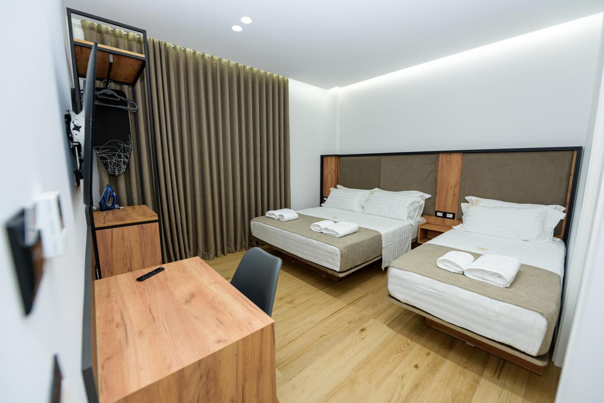 Kevin'S Aparthotel Vlore Bagian luar foto