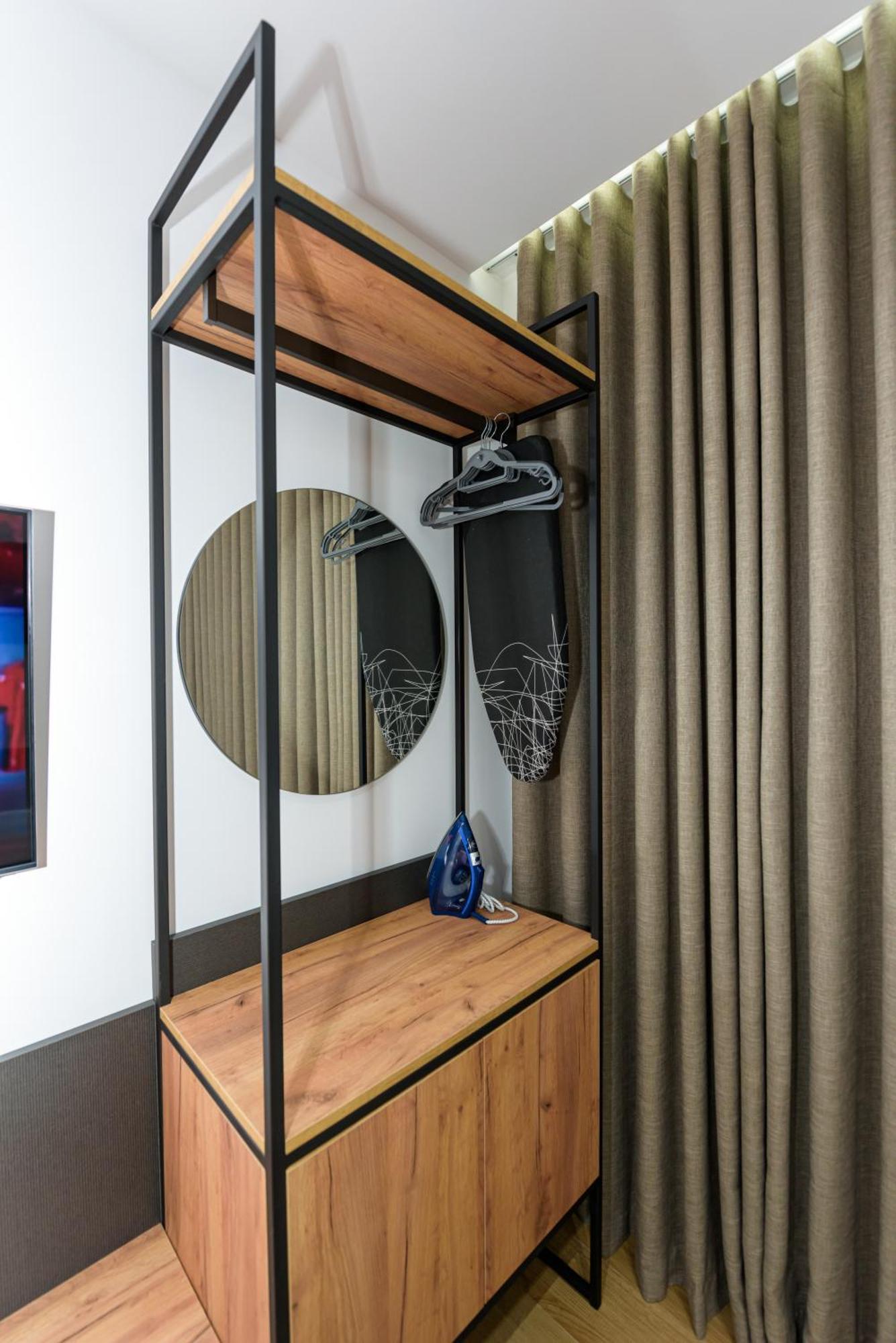 Kevin'S Aparthotel Vlore Bagian luar foto