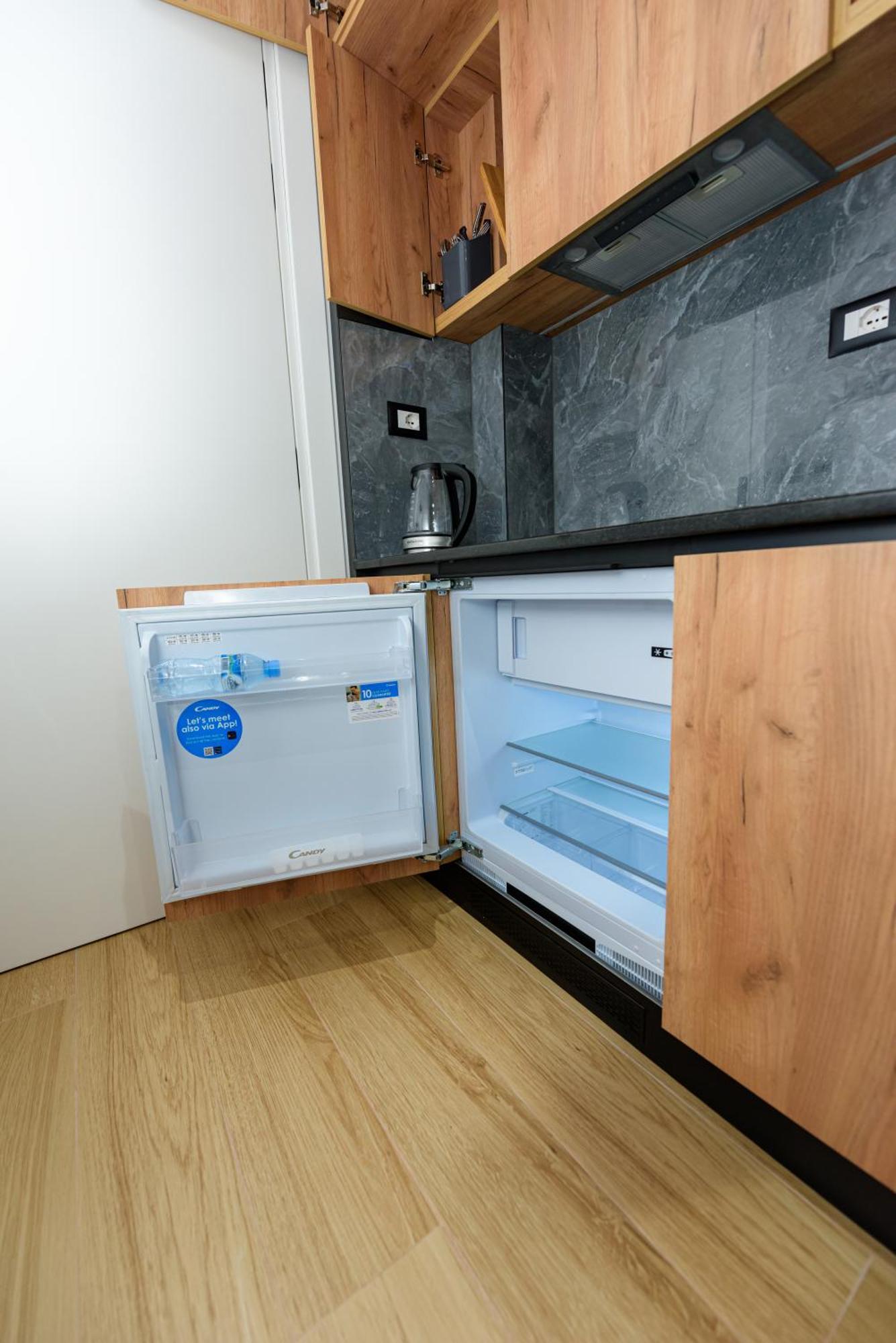 Kevin'S Aparthotel Vlore Bagian luar foto